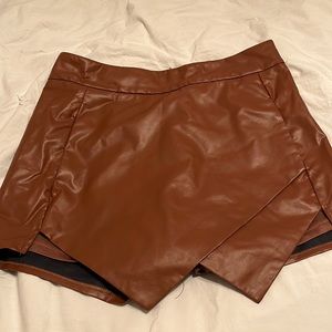LEATHER BROWN ENVELOPE SKORT